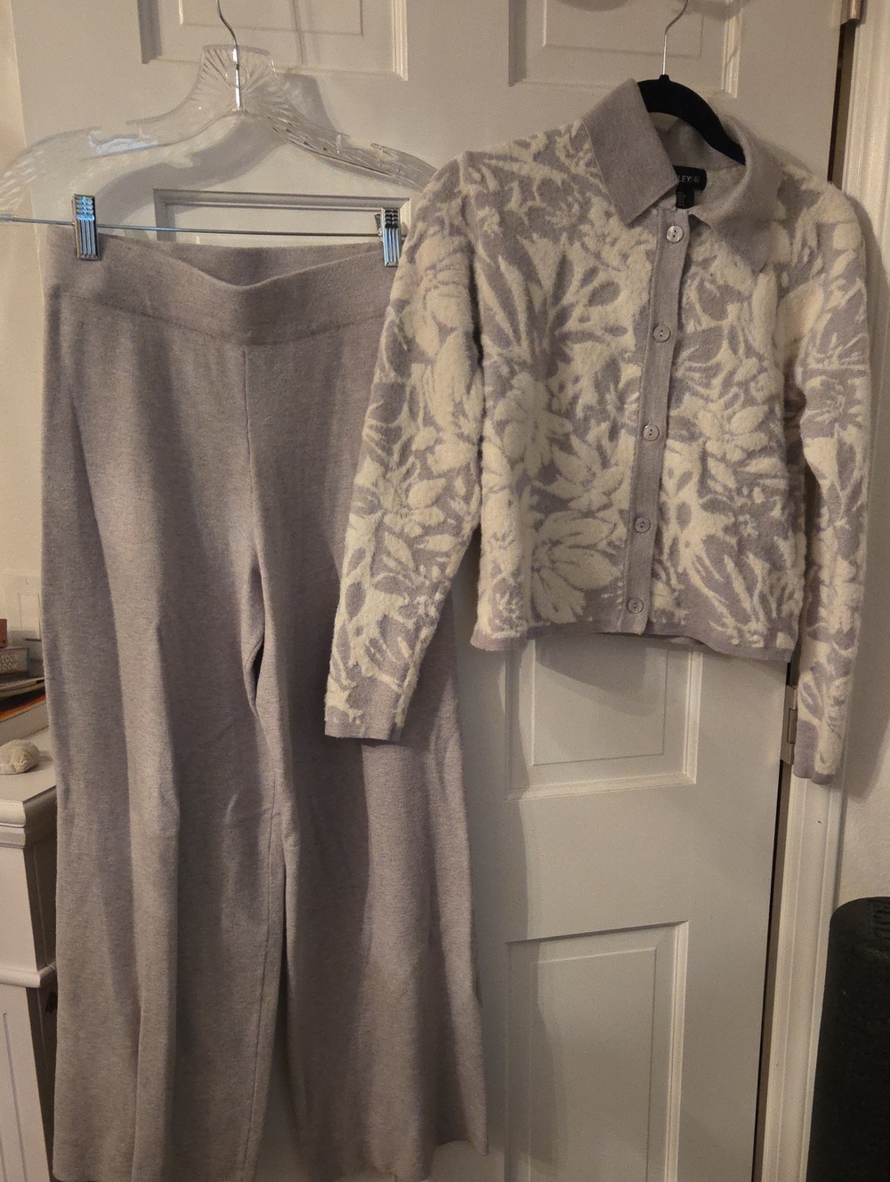 Bailey 44 Cozy Floral Knit Cardigan & Wide-Leg Pants Set — Light Gray/Cream